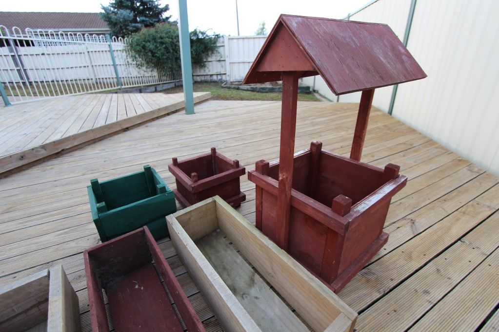 ~ RRP $150 ~ Planter Boxes and Wishing Well ~ Plant Pots ...